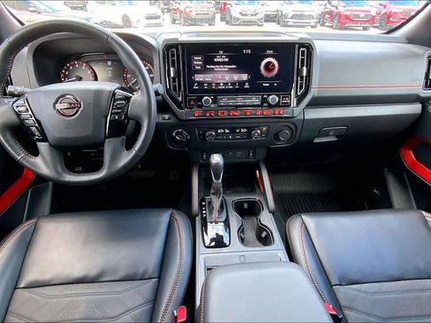 Used 2025 Nissan Frontier PRO-4X w/ Pro Premium Package image 15