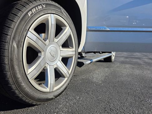 Used 2017 Cadillac Escalade Premium Luxury image 20