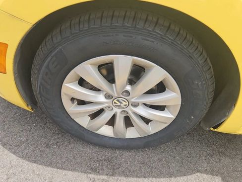 Used 2015 Volkswagen Beetle 1.8T FWD image 2