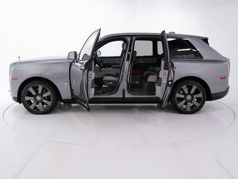 Certified 2023 Rolls-Royce Cullinan w/ Dark Exterior Package AWD/4WD image 9