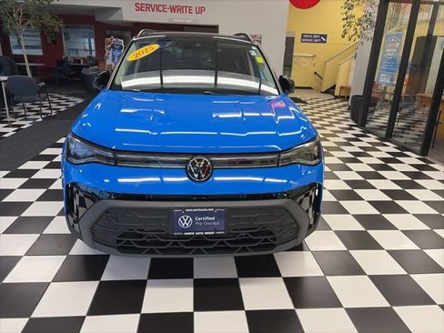 Certified 2025 Volkswagen Taos SE image 3