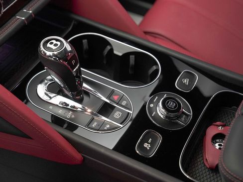 Used 2022 Bentley Bentayga image 11