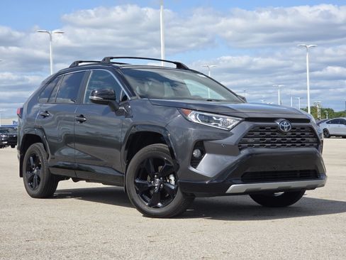 Used 2020 Toyota RAV4 XSE AWD/4WD image 2