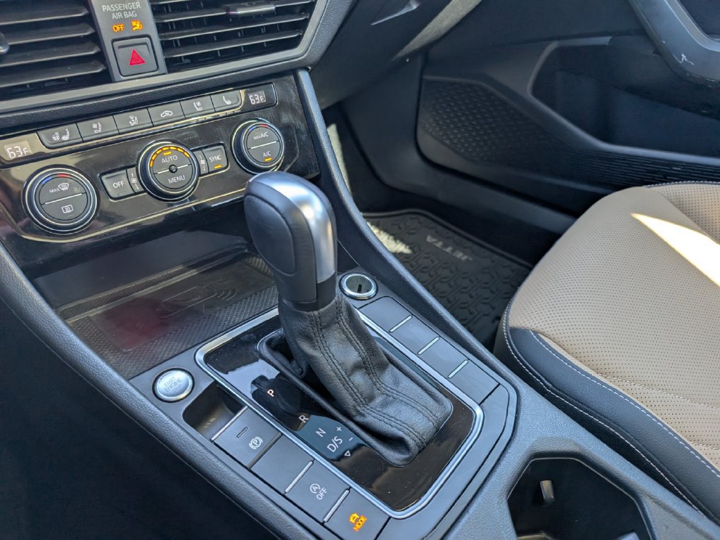 Used 2020 Volkswagen Jetta SEL Premium FWD image 19