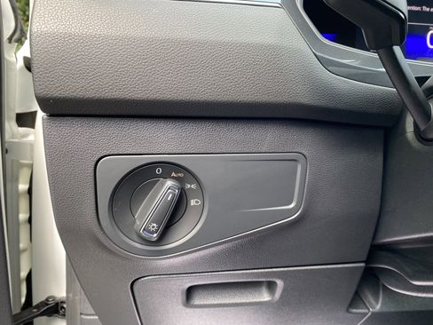 Used 2023 Volkswagen Tiguan SE image 18