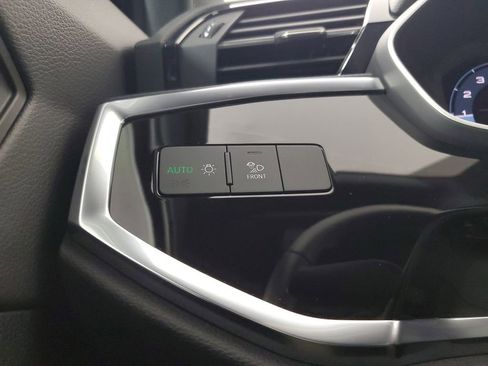 Used 2024 Audi Q3 2.0T Premium w/ Convenience Package image 37