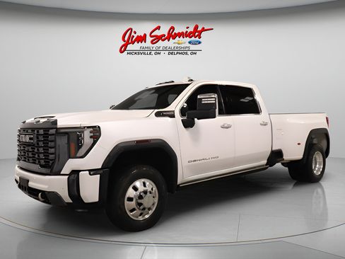 Used 2024 GMC Sierra 3500 Denali Ultimate AWD/4WD image 2