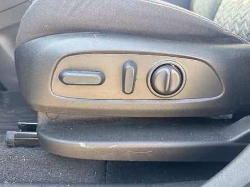 Used 2022 Chevrolet Equinox LT image 18