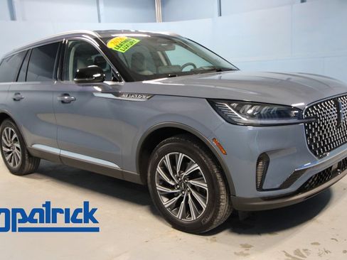 Used 2026 Lincoln Aviator AWD image 1