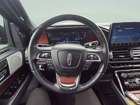 Used 2023 Lincoln Navigator Reserve image 10