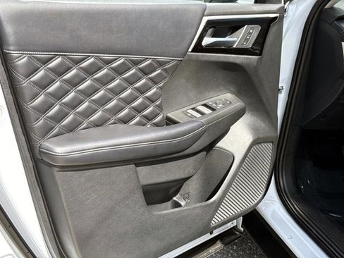 Used 2023 Mitsubishi Outlander SEL AWD/4WD image 18