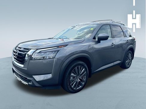 Used 2022 Nissan Pathfinder SL w/ SL Premium Package AWD/4WD image 3