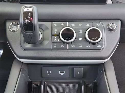 Used 2024 Land Rover Defender 90 S image 18