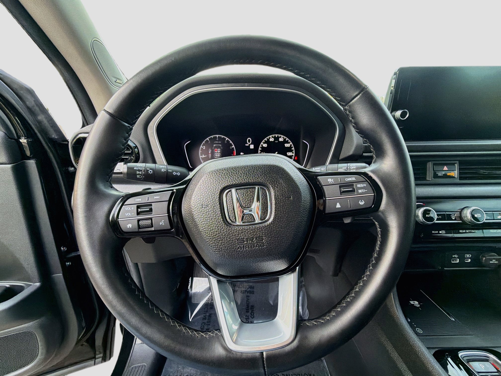 Used 2025 Honda Pilot Touring image 17
