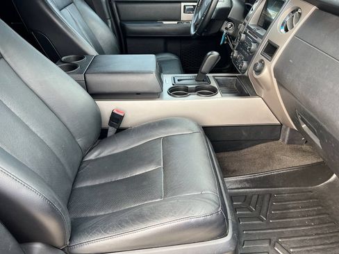 Used 2017 Ford Expedition XLT w/ Equipment Group 202A RWD image 7