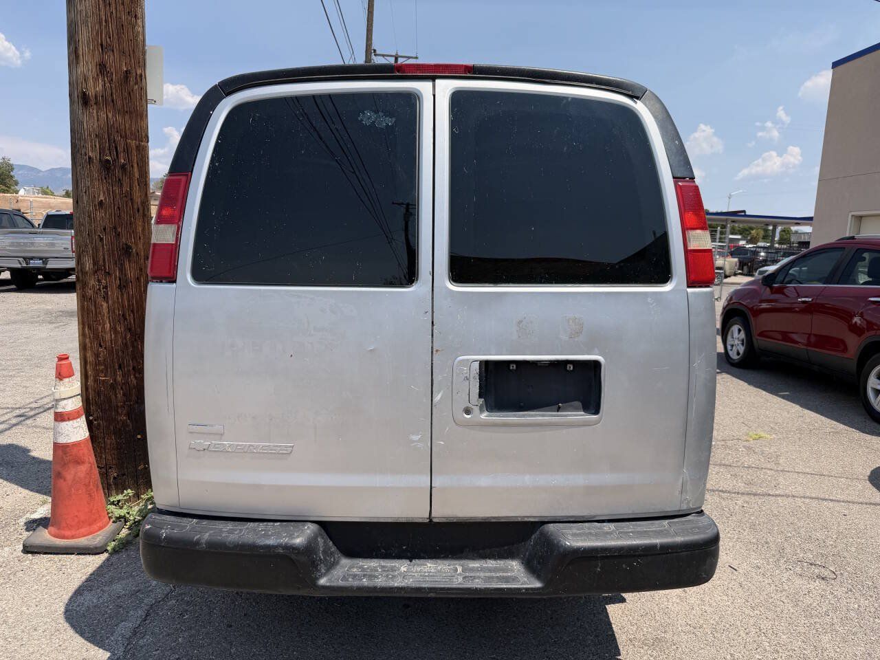 Used 2010 Chevrolet Express 1500 RWD image 5