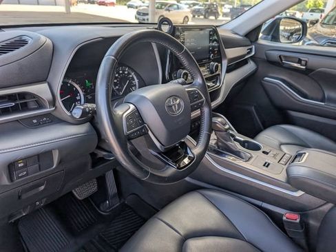 Used 2020 Toyota Highlander XLE FWD image 9