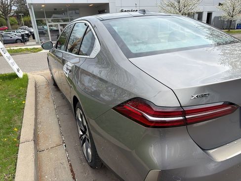 Used 2025 BMW 530i xDrive AWD/4WD image 10