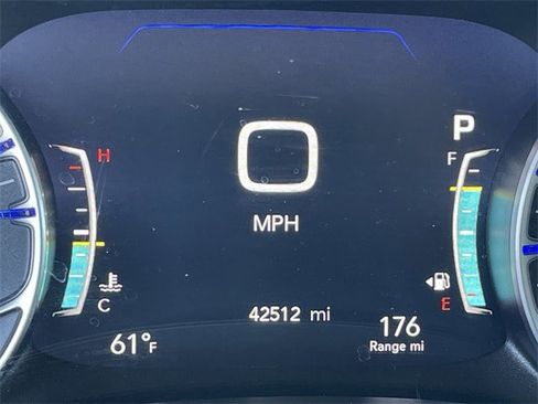 Used 2024 Chrysler Pacifica Touring-L image 14