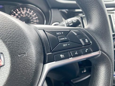 Used 2020 Nissan Rogue SV image 29