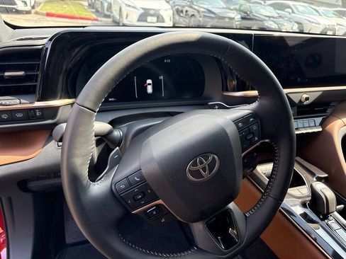 Used 2025 Toyota Crown Signia AWD/4WD image 12