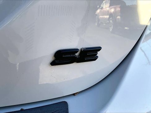 Used 2024 Toyota Camry SE image 9