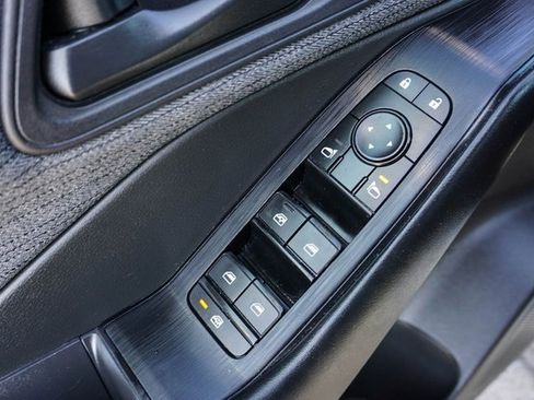 Used 2023 Nissan Rogue S image 12