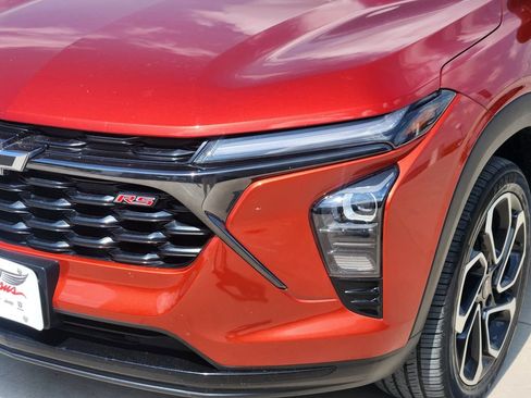Used 2024 Chevrolet Trax RS FWD image 9