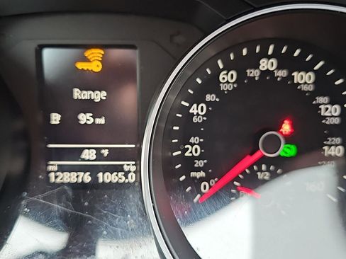 Used 2018 Volkswagen Jetta SE image 9