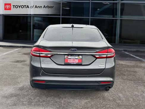 Used 2018 Ford Fusion SE w/ Fusion SE Technology Package FWD image 8