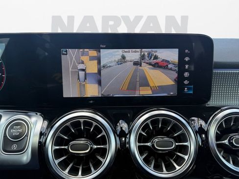 Used 2022 Mercedes-Benz GLB 250 4MATIC w/ Premium Package Lite image 23