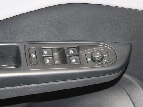 Used 2024 Volkswagen Taos SE w/ Panoramic Sunroof Package AWD/4WD image 7