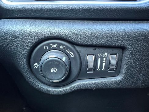 Used 2019 Chrysler Pacifica Touring Plus w/ S Appearance Package image 32