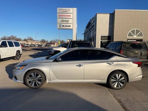 Used 2020 Nissan Altima 2.5 SV AWD/4WD image 1