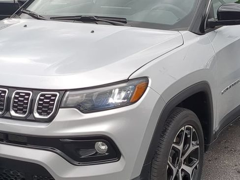 Used 2025 Jeep Compass Limited AWD/4WD image 10