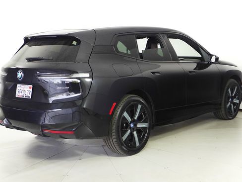 Used 2023 BMW iX xDrive50 w/ Sport Package AWD/4WD image 6