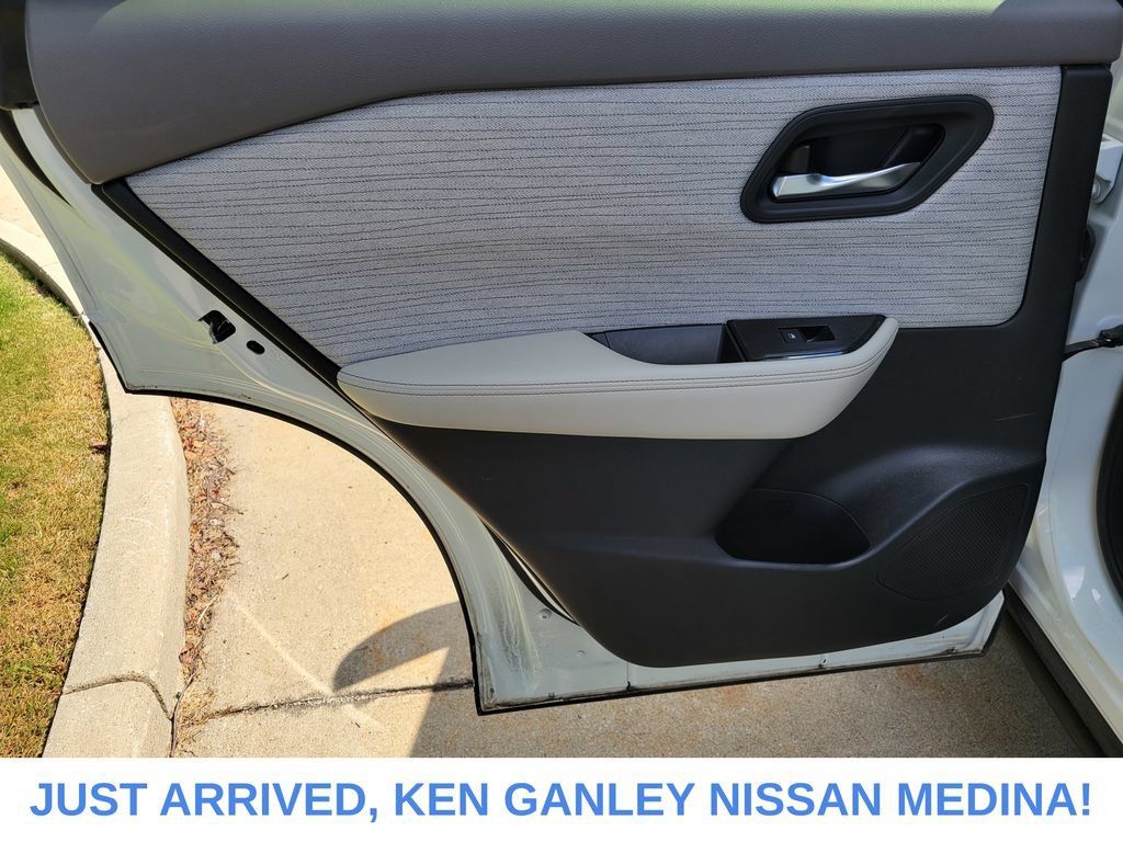 Certified 2023 Nissan Rogue SV AWD/4WD image 16
