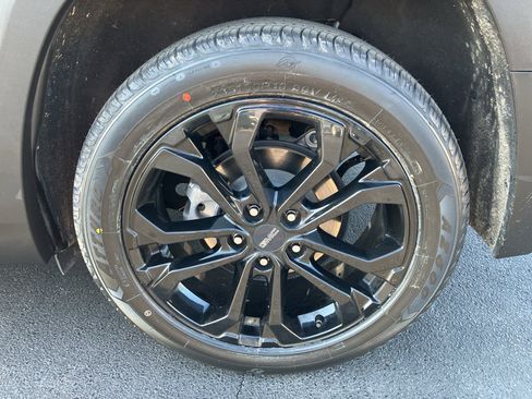 Used 2021 GMC Terrain SLE w/ Elevation Edition image 12