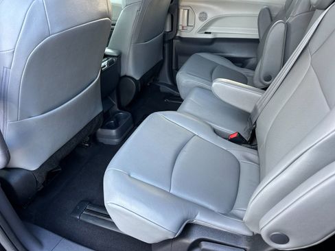 Used 2023 Toyota Sienna XLE image 12