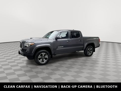 Used 2018 Toyota Tacoma TRD Sport AWD/4WD image 34