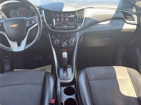 Used 2022 Chevrolet Trax LT w/ Redline Edition AWD/4WD image 15