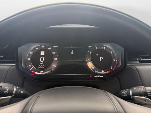 Used 2024 Land Rover Range Rover SE image 11