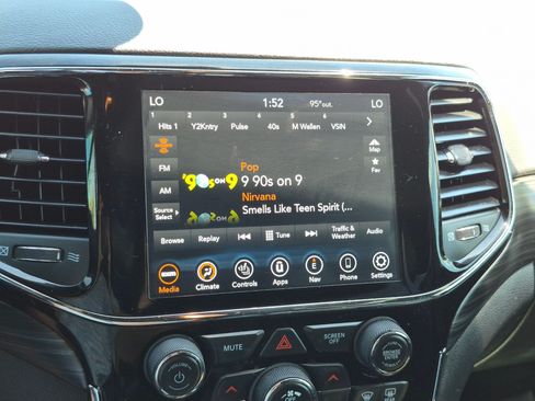 Used 2020 Jeep Grand Cherokee Altitude AWD/4WD image 25