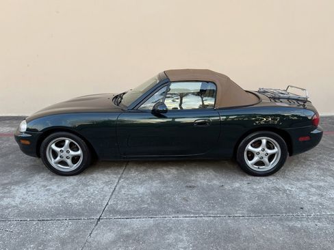 Used 1999 MAZDA MX-5 Miata image 17