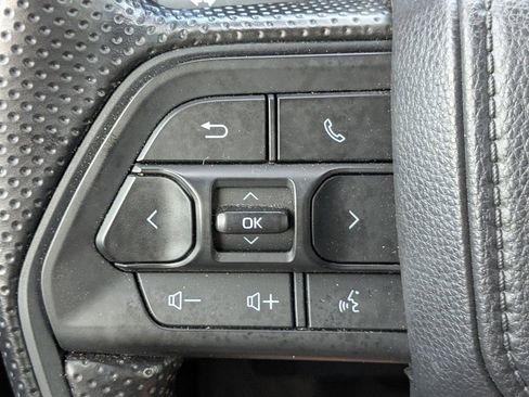 Certified 2025 Toyota Tacoma SR AWD/4WD image 24