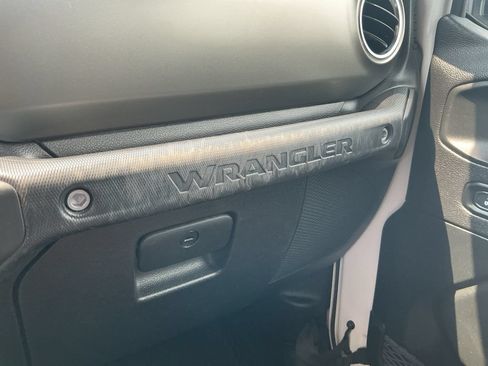 Used 2021 Jeep Wrangler Unlimited Rubicon AWD/4WD image 21