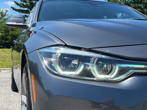 Used 2018 BMW 330i xDrive Sedan w/ Convenience Package AWD/4WD image 10