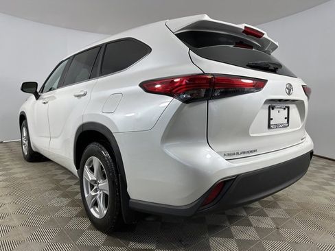 Certified 2023 Toyota Highlander LE image 5
