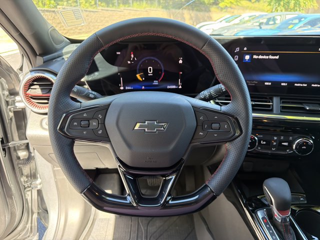 Used 2025 Chevrolet Trax RS w/ Sunroof Package FWD image 23