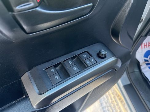 Used 2019 Toyota Tacoma SR image 12